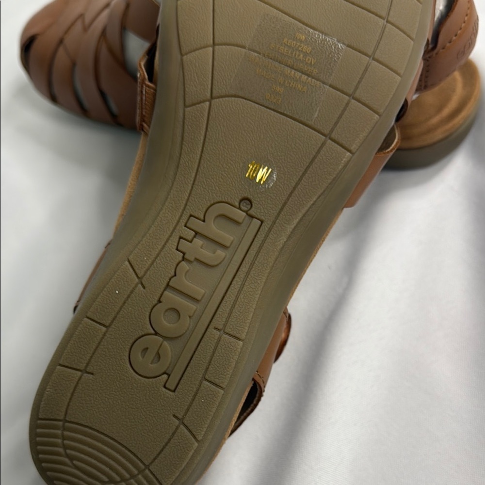Earth Brown Leather Closed-Toe Sandals - Picture 6 of 6